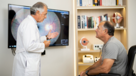 4-key-practices-for-choosing-the-right-retina-surgeon